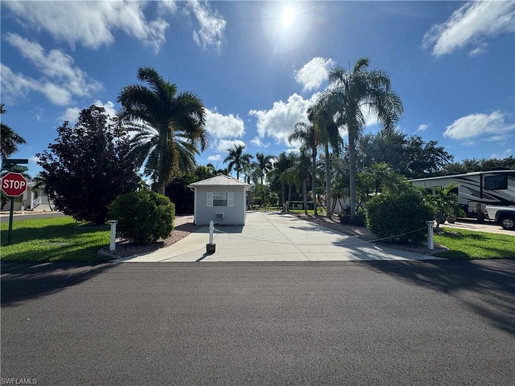 5990 Maplewood Ct, Fort Myers, FL 33905-3