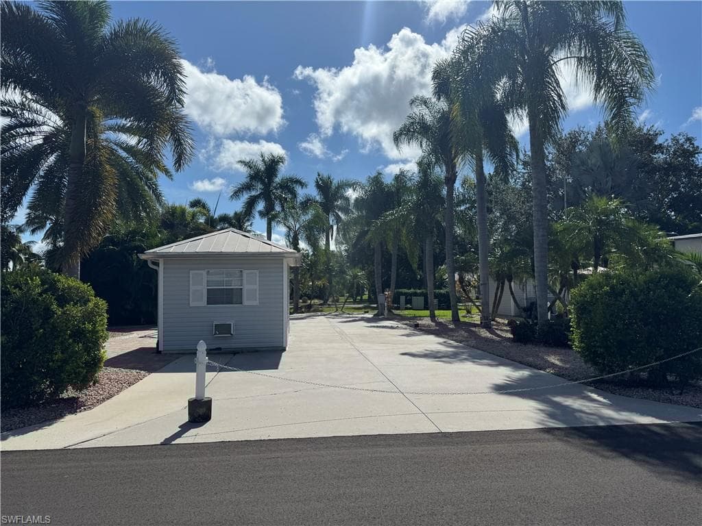 5990 Maplewood Ct, Fort Myers, FL 33905-4