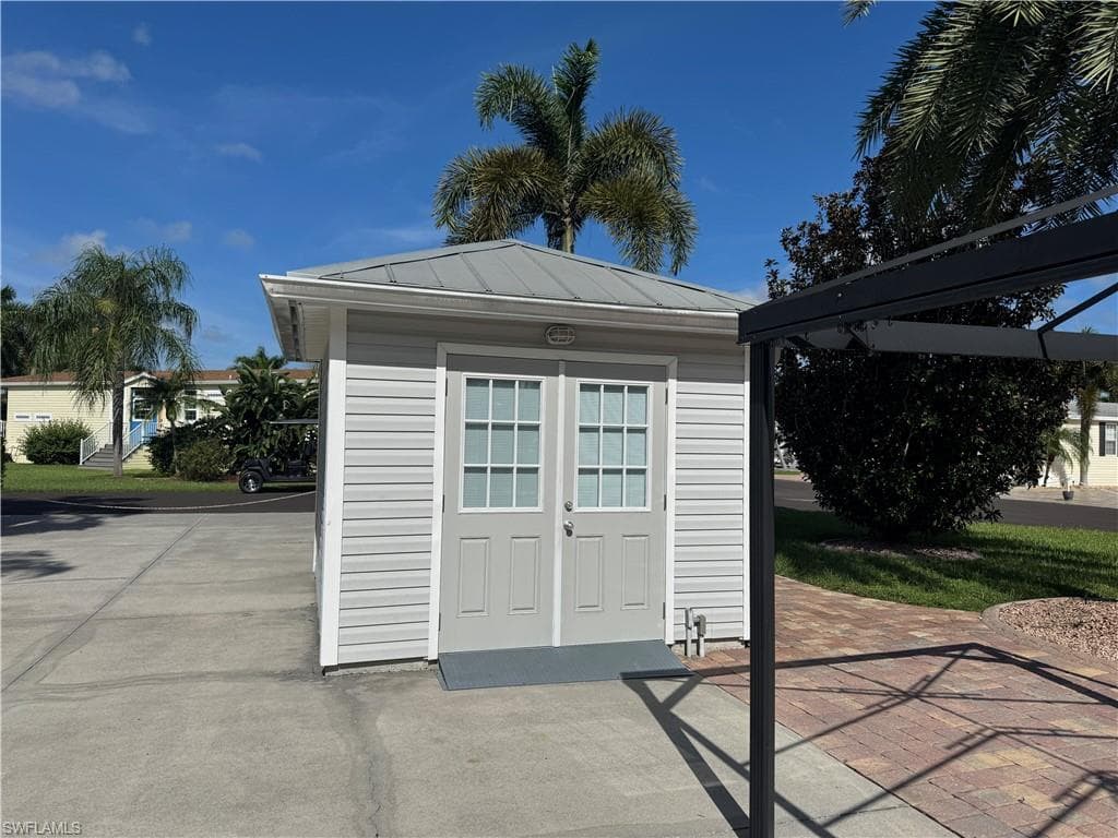 5990 Maplewood Ct, Fort Myers, FL 33905-5