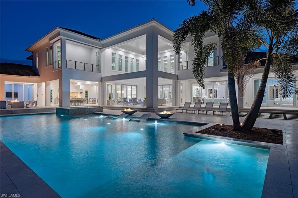 188 West St, Naples, FL 34108-1