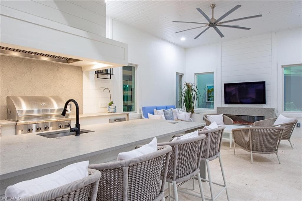 188 West St, Naples, FL 34108-19
