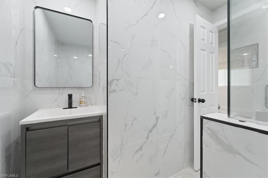 1115 Central Dr, Naples, FL 34104-13