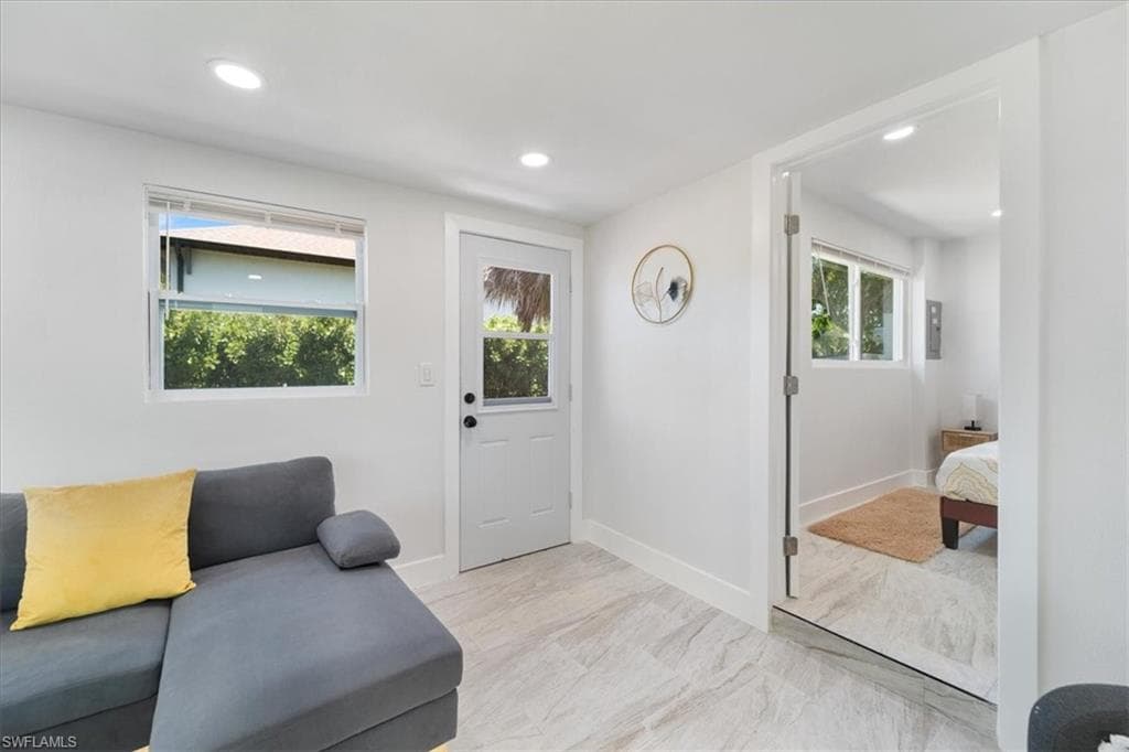 1115 Central Dr, Naples, FL 34104-16