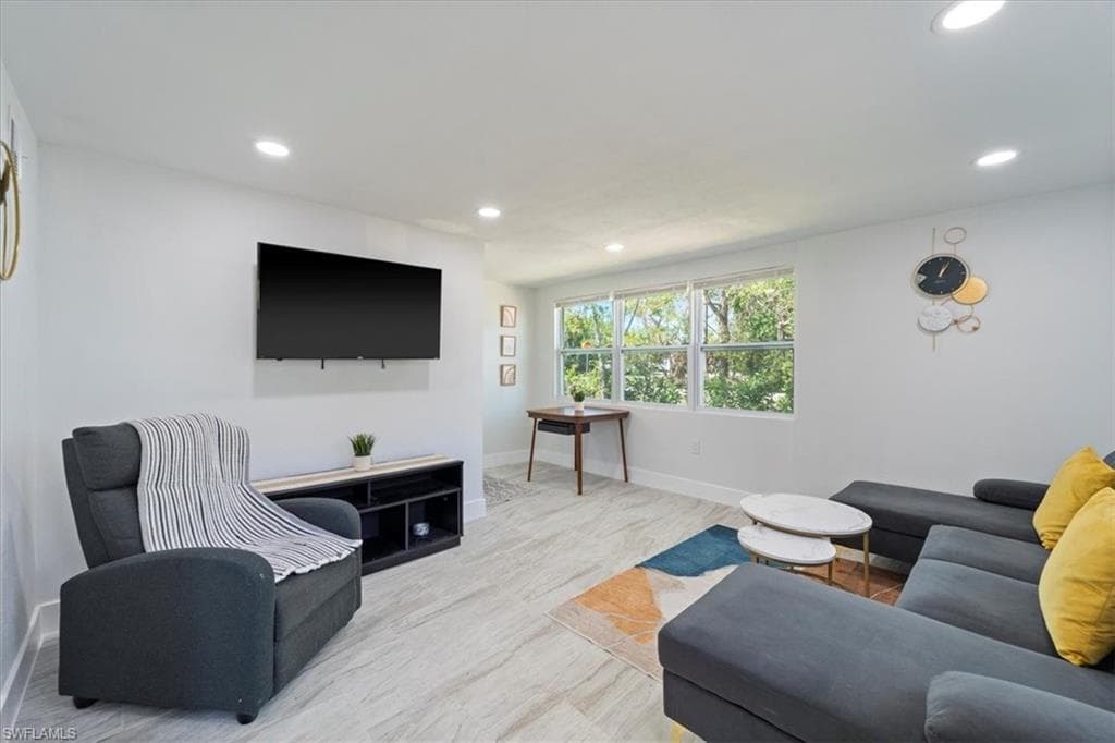 1115 Central Dr, Naples, FL 34104-17