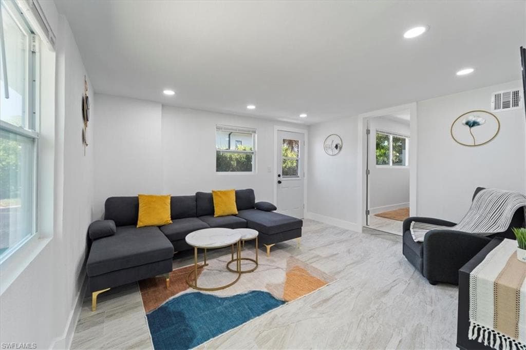 1115 Central Dr, Naples, FL 34104-18