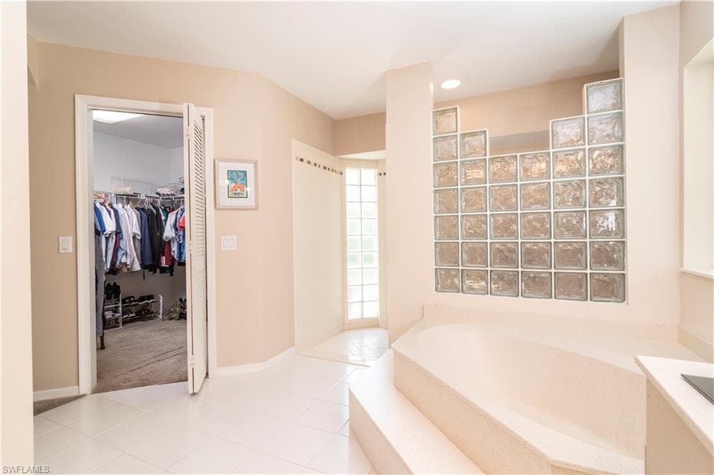 9895 El Greco Cir, Bonita Springs, FL 34135-21