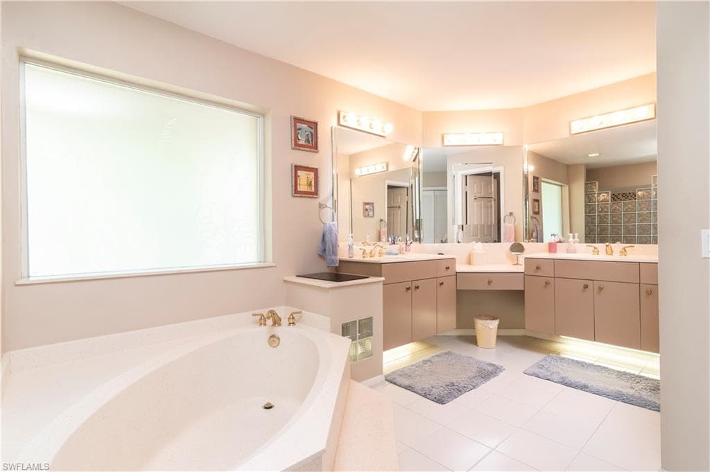 9895 El Greco Cir, Bonita Springs, FL 34135-22