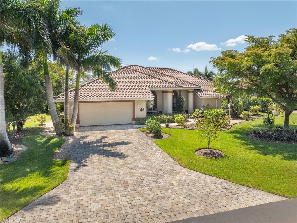 9895 El Greco Cir, Bonita Springs, FL 34135-1
