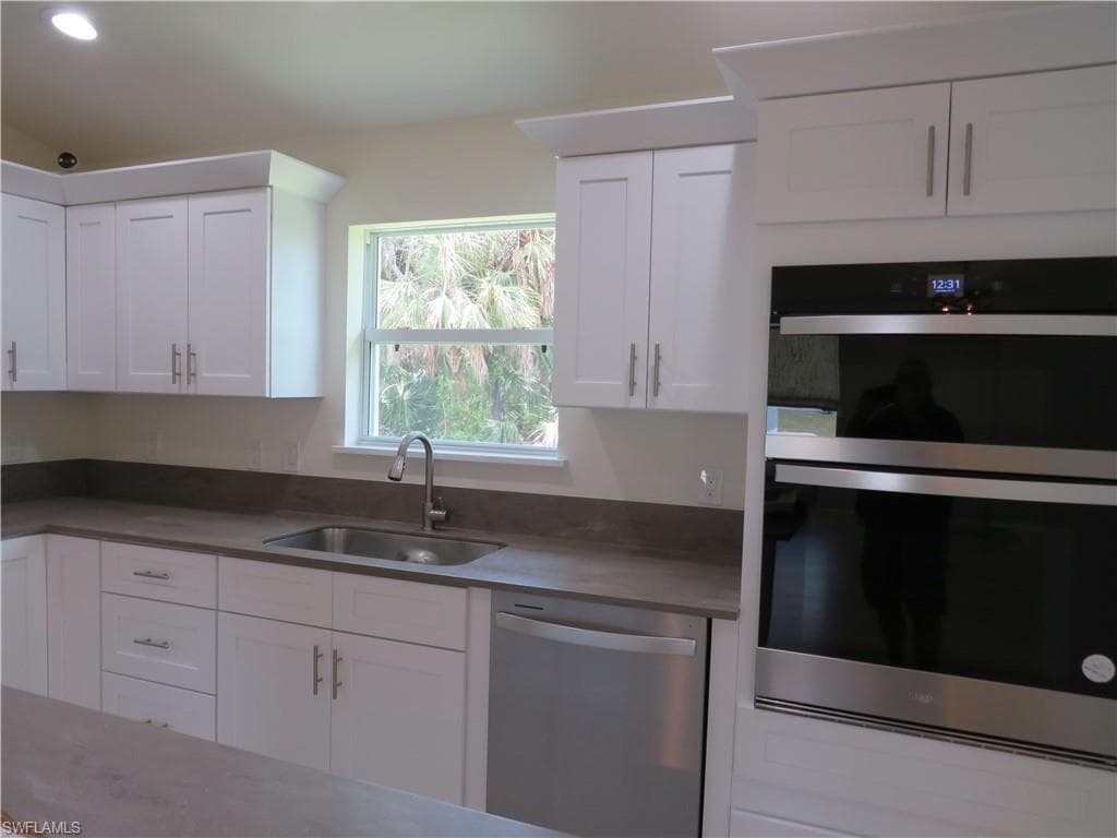 200 Cays Dr, Naples, FL 34114-4