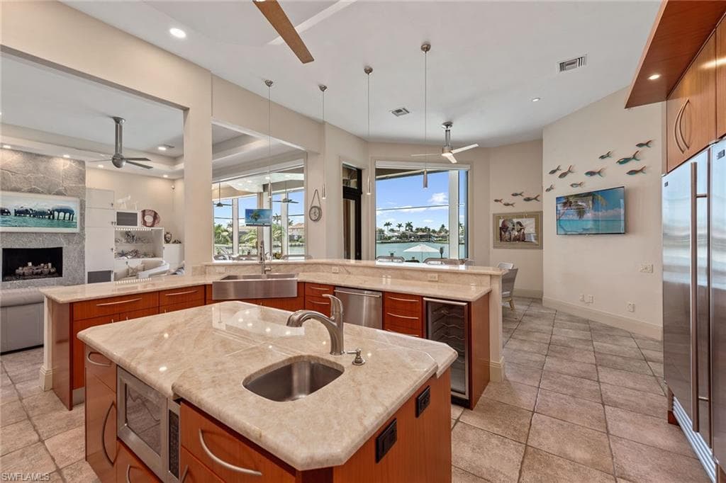 130 Hollyhock Ct, Marco Island, FL 34145-11