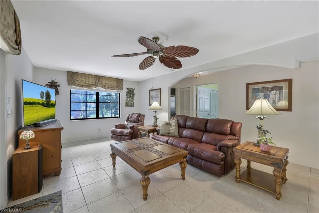 116 Sharwood Dr, Naples, FL 34110-12