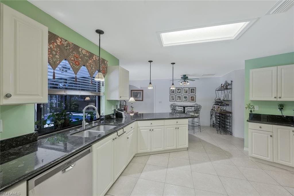 116 Sharwood Dr, Naples, FL 34110-15