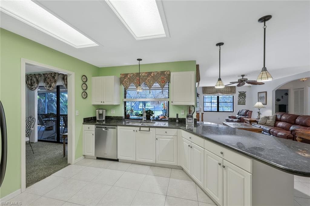 116 Sharwood Dr, Naples, FL 34110-16
