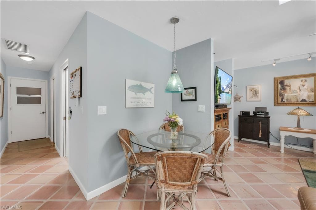 1195 Windswept Ave, Naples, FL 34109-10