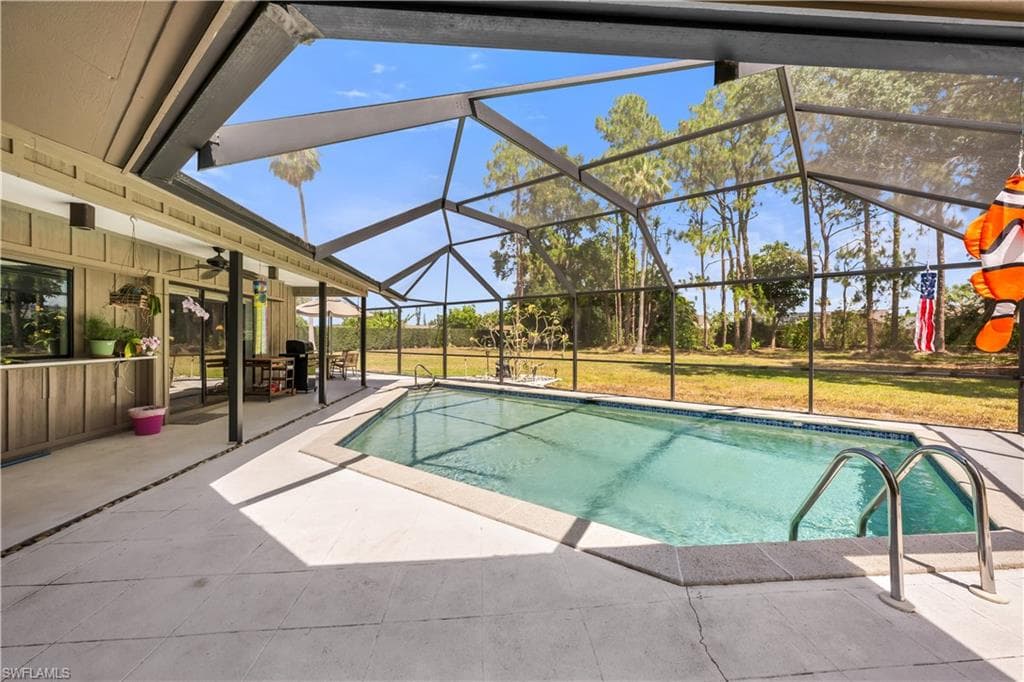1195 Windswept Ave, Naples, FL 34109-4