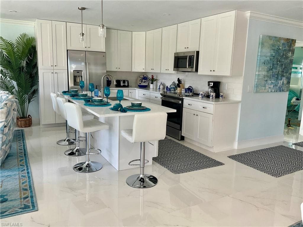 1618 Forest Lakes Blvd, Naples, FL 34105-11