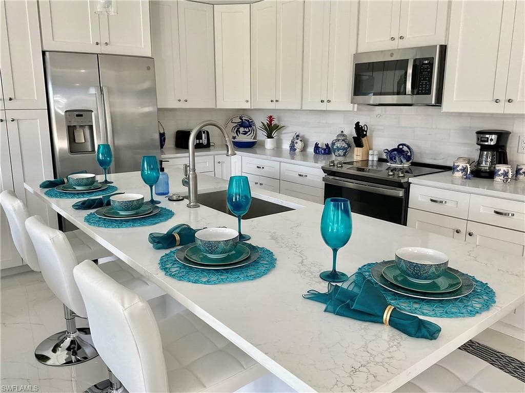 1618 Forest Lakes Blvd, Naples, FL 34105-12