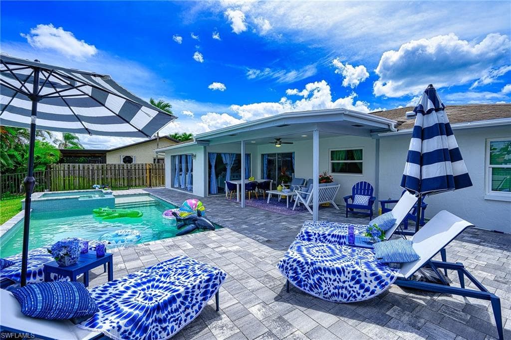 1618 Forest Lakes Blvd, Naples, FL 34105-1