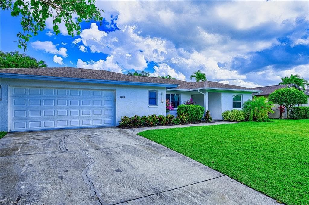 1618 Forest Lakes Blvd, Naples, FL 34105-35
