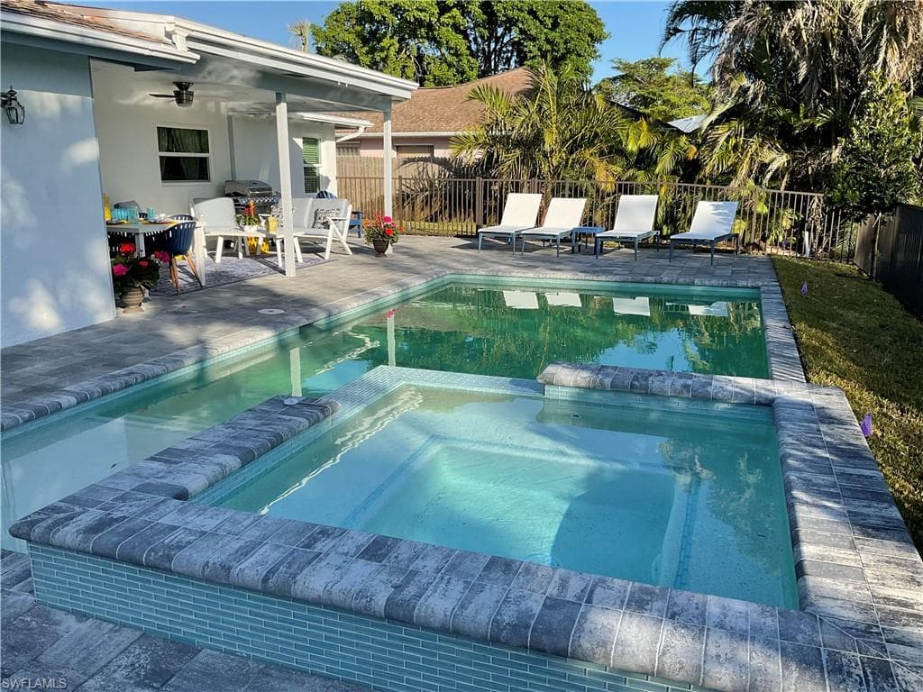 1618 Forest Lakes Blvd, Naples, FL 34105-3