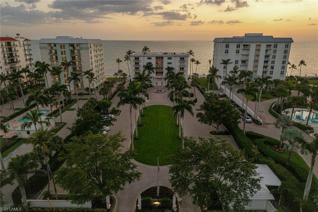 1275 Gulf Shore Blvd N 301, Naples, FL 34102-18