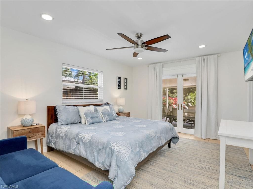 1268 Lake Shore Dr, Naples, FL 34103-9