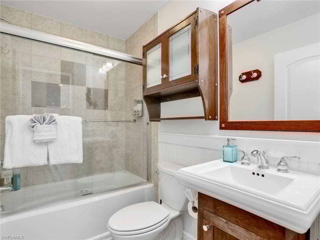 1268 Lake Shore Dr, Naples, FL 34103-15