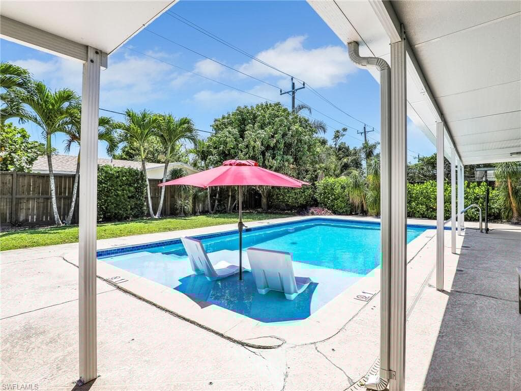 1268 Lake Shore Dr, Naples, FL 34103-19