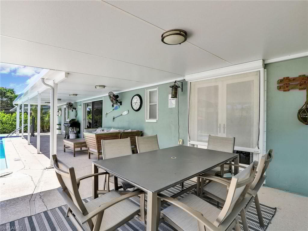 1268 Lake Shore Dr, Naples, FL 34103-20