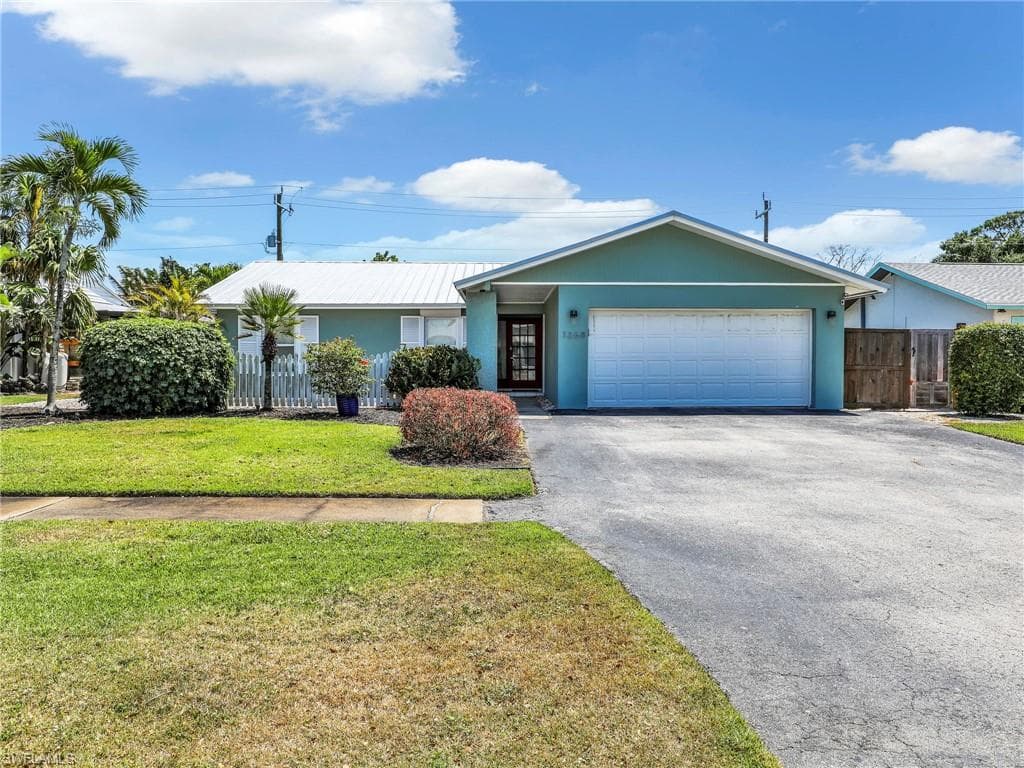 1268 Lake Shore Dr, Naples, FL 34103-2