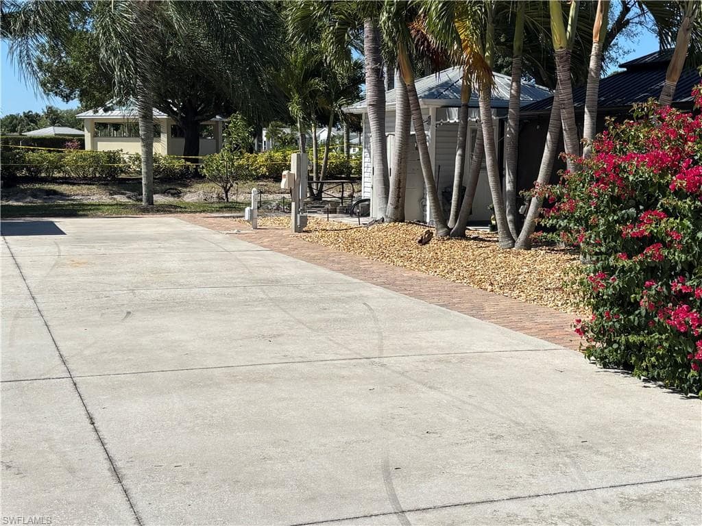 10130 Shadowood Ct, Fort Myers, FL 33905-3