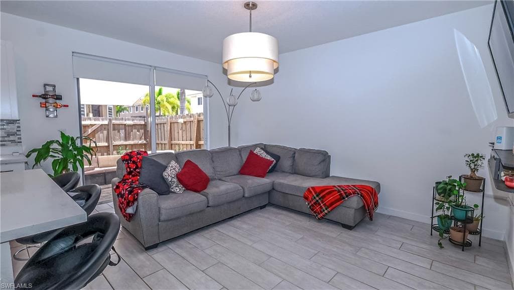 1053 24th Ave, Homestead, FL 33035-15