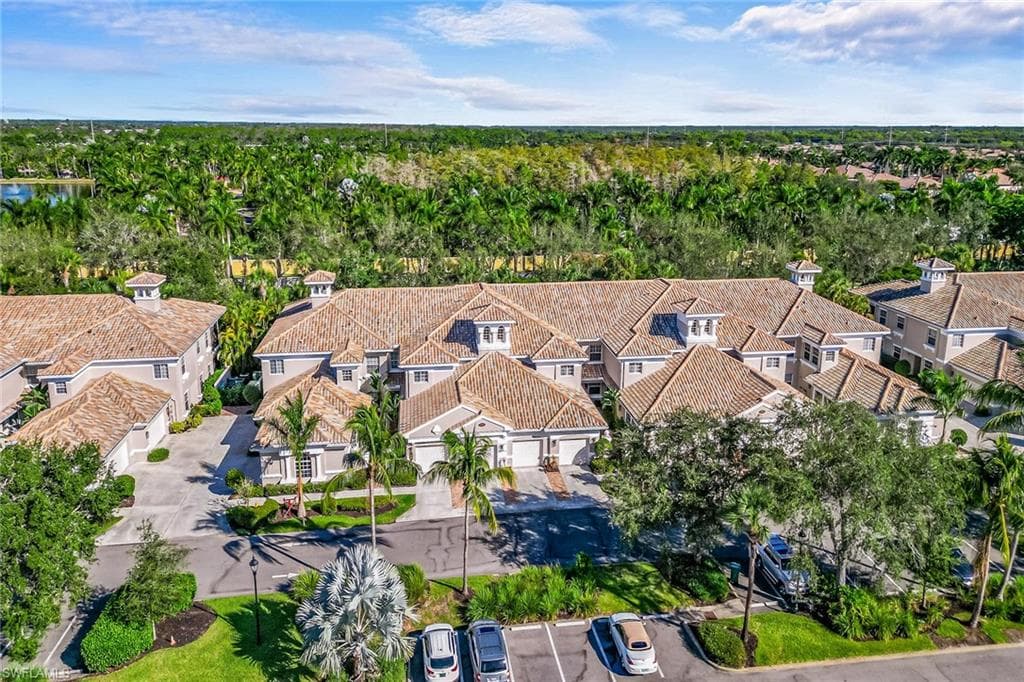 3985 Deer Crossing Ct 103, Naples, FL 34114-25