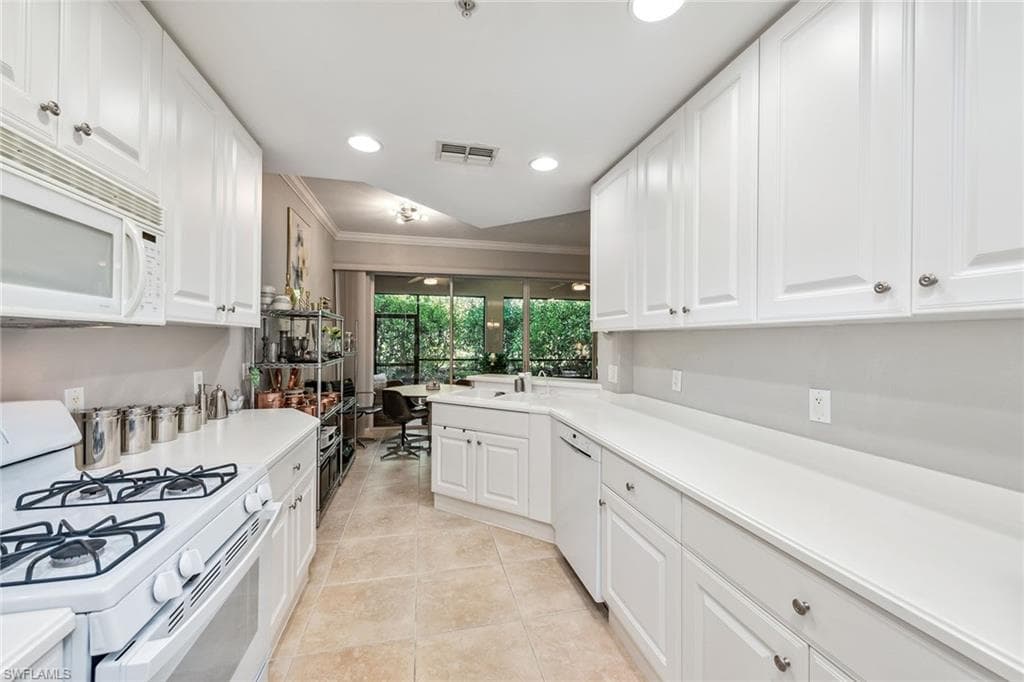 3985 Deer Crossing Ct 103, Naples, FL 34114-7