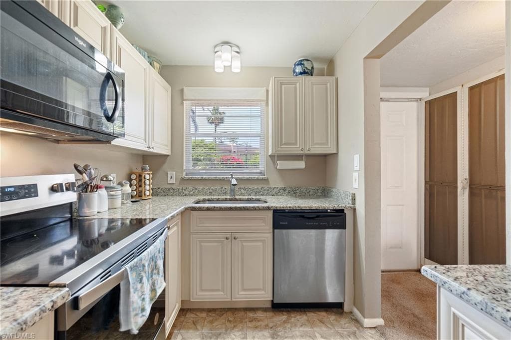 501 Forest Lakes Blvd 111, Naples, FL 34105-11