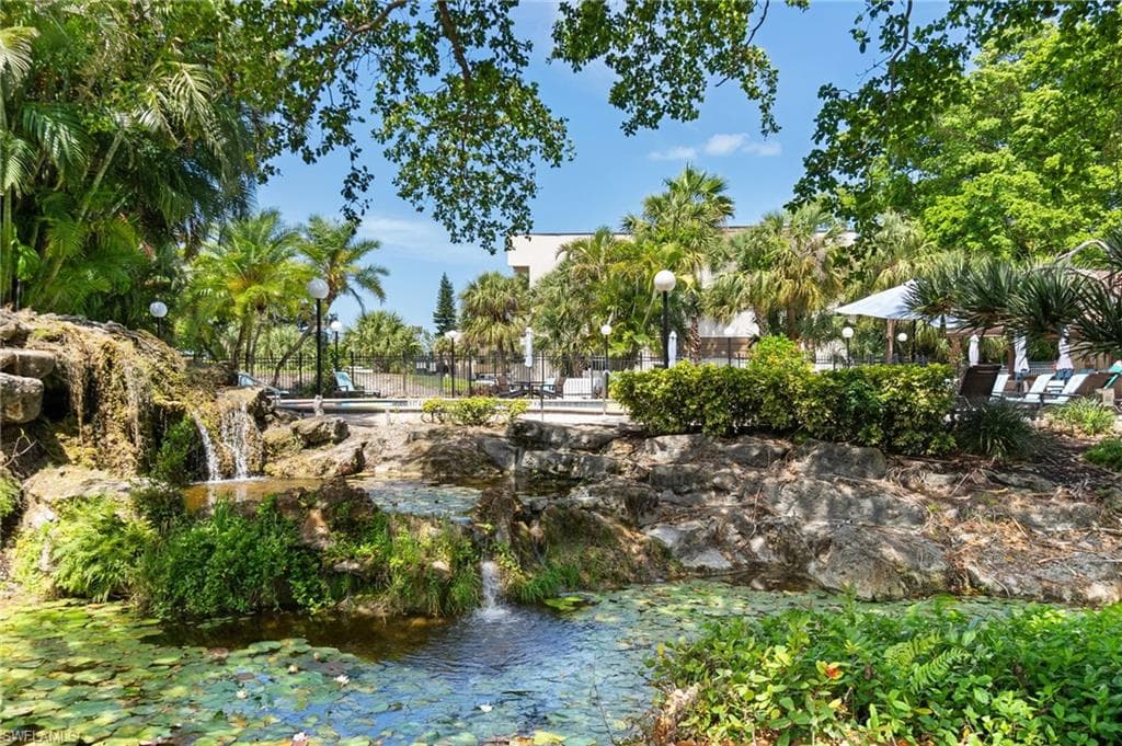 501 Forest Lakes Blvd 111, Naples, FL 34105-20