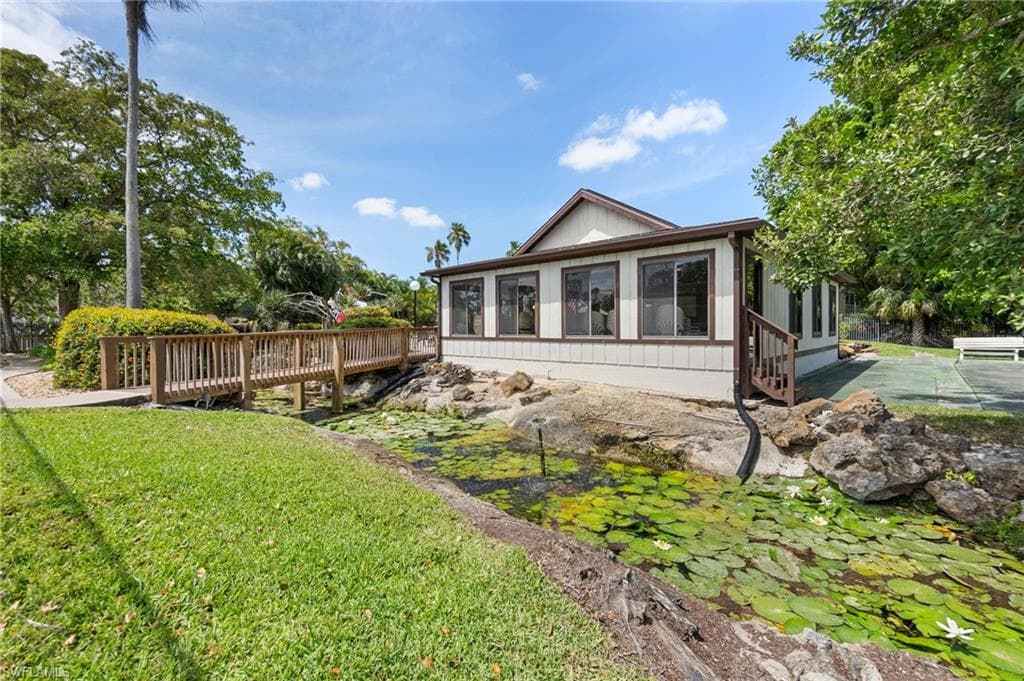 501 Forest Lakes Blvd 111, Naples, FL 34105-22
