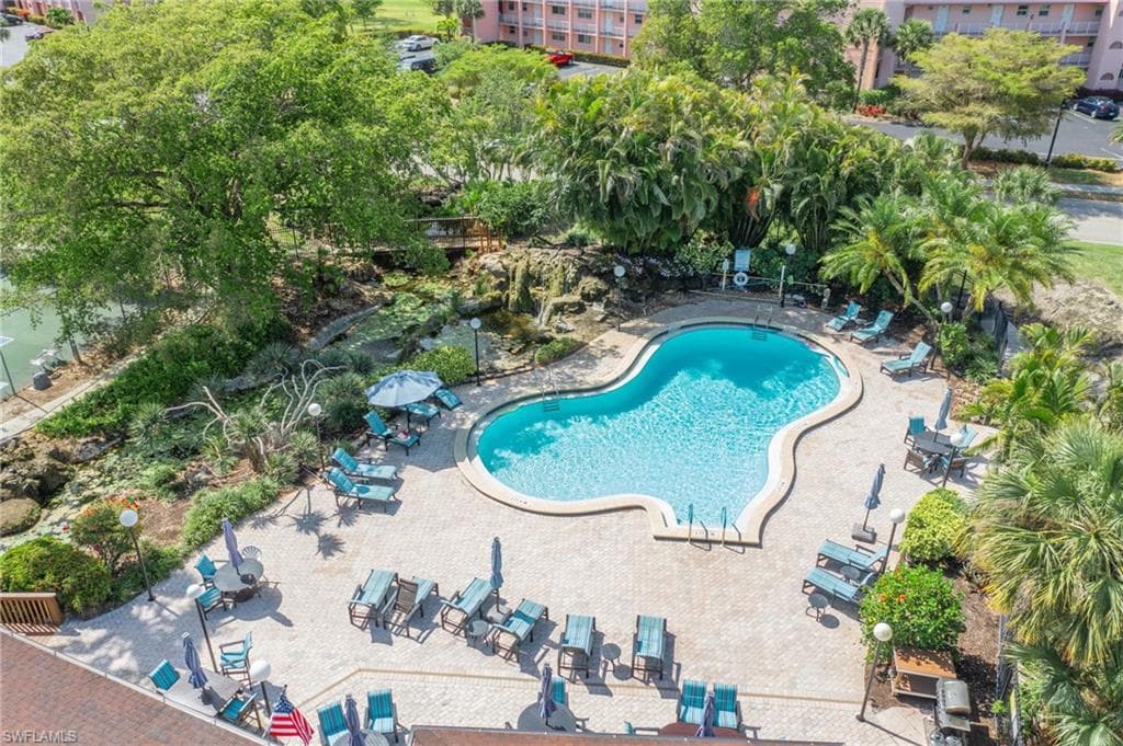 501 Forest Lakes Blvd 111, Naples, FL 34105-3