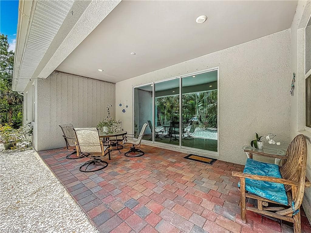 2712 14th Ave SE, Naples, FL 34117-22