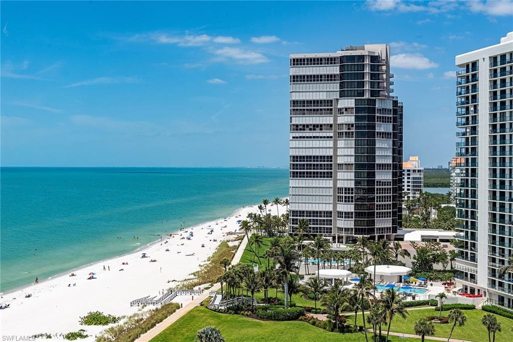 4651 Gulf Shore Blvd N 1106, Naples, FL 34103-2