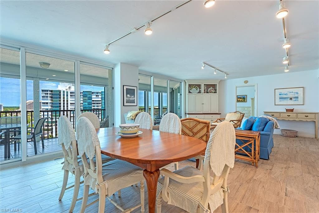 4651 Gulf Shore Blvd N 1106, Naples, FL 34103-4