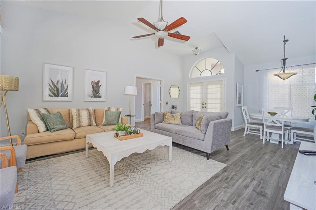 1537 Vintage Ln, Naples, FL 34104-9