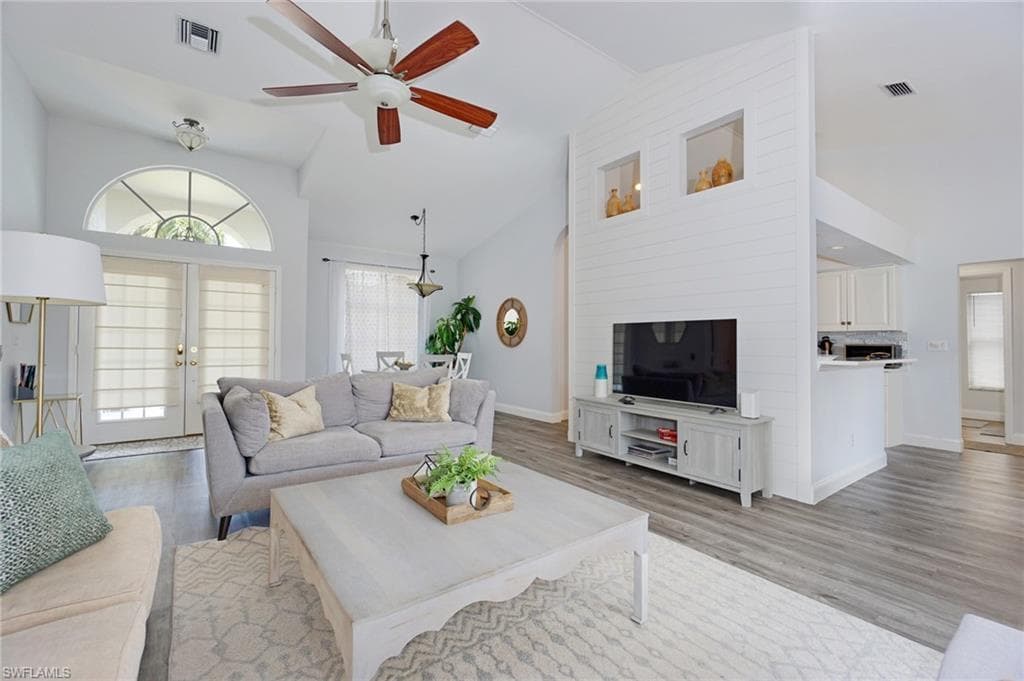 1537 Vintage Ln, Naples, FL 34104-18