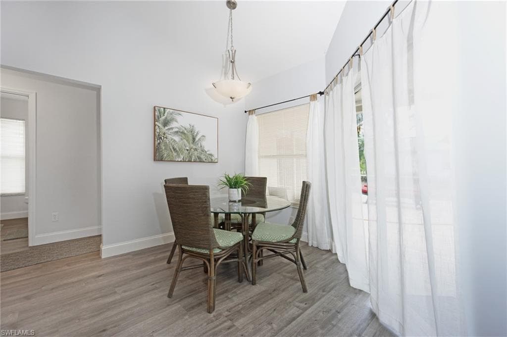 1537 Vintage Ln, Naples, FL 34104-19
