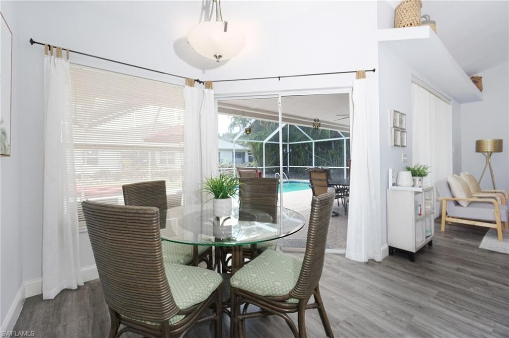 1537 Vintage Ln, Naples, FL 34104-20