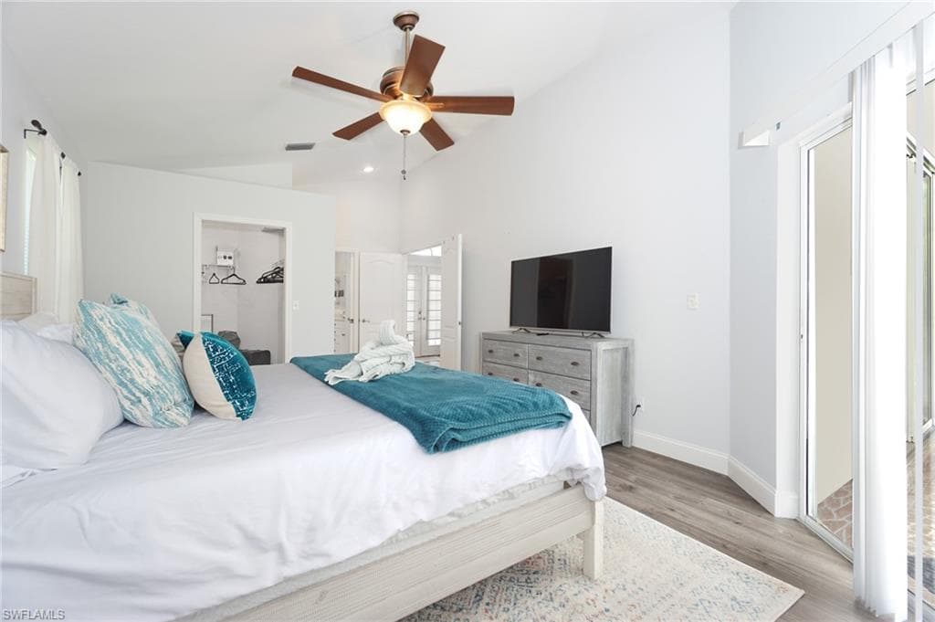 1537 Vintage Ln, Naples, FL 34104-25