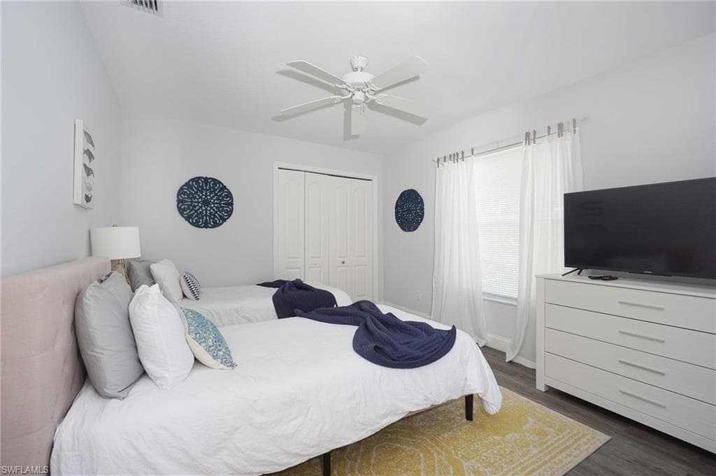 1537 Vintage Ln, Naples, FL 34104-28