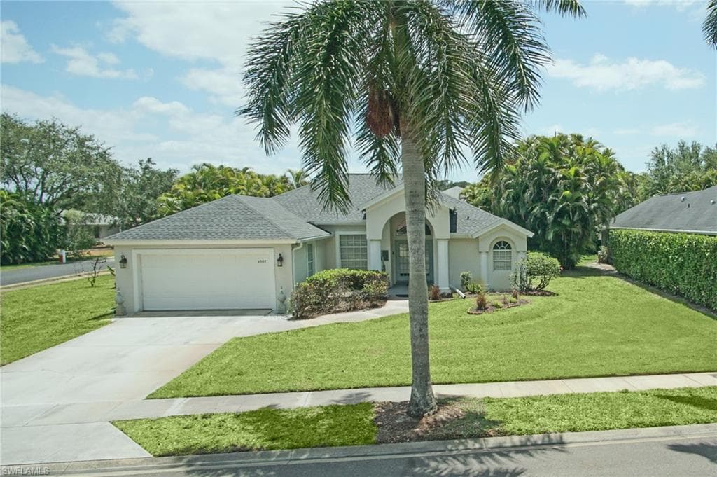 1537 Vintage Ln, Naples, FL 34104-3
