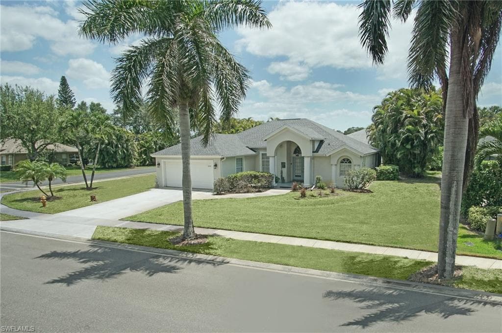 1537 Vintage Ln, Naples, FL 34104-4