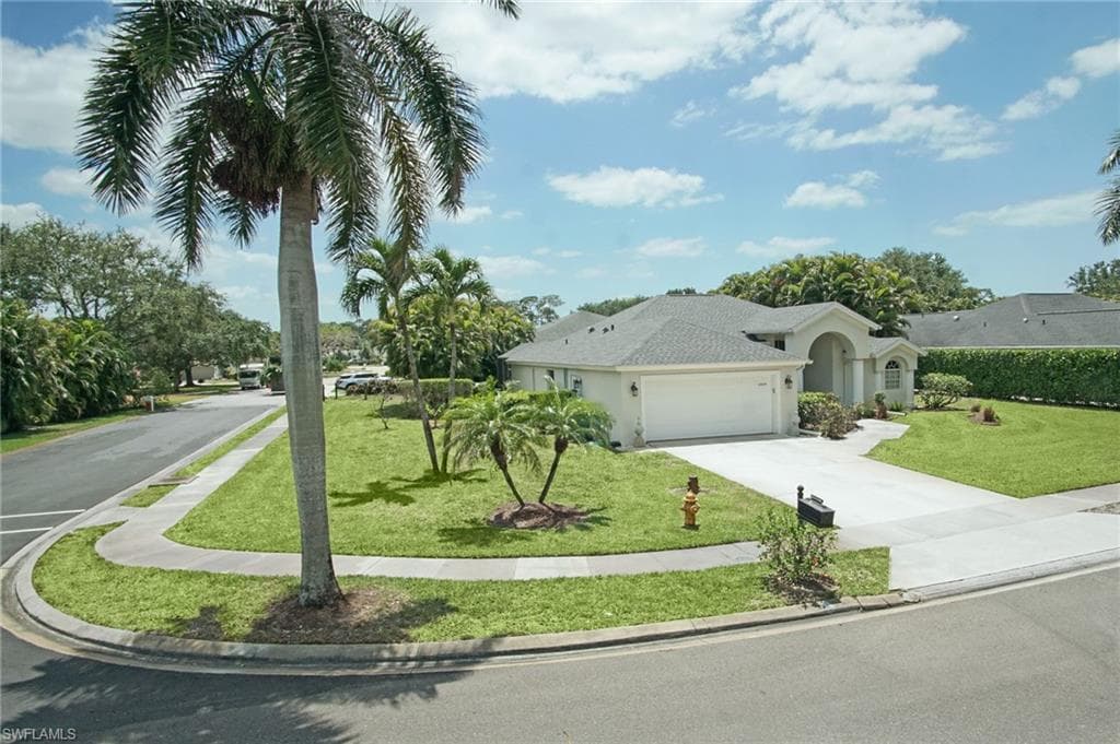 1537 Vintage Ln, Naples, FL 34104-5